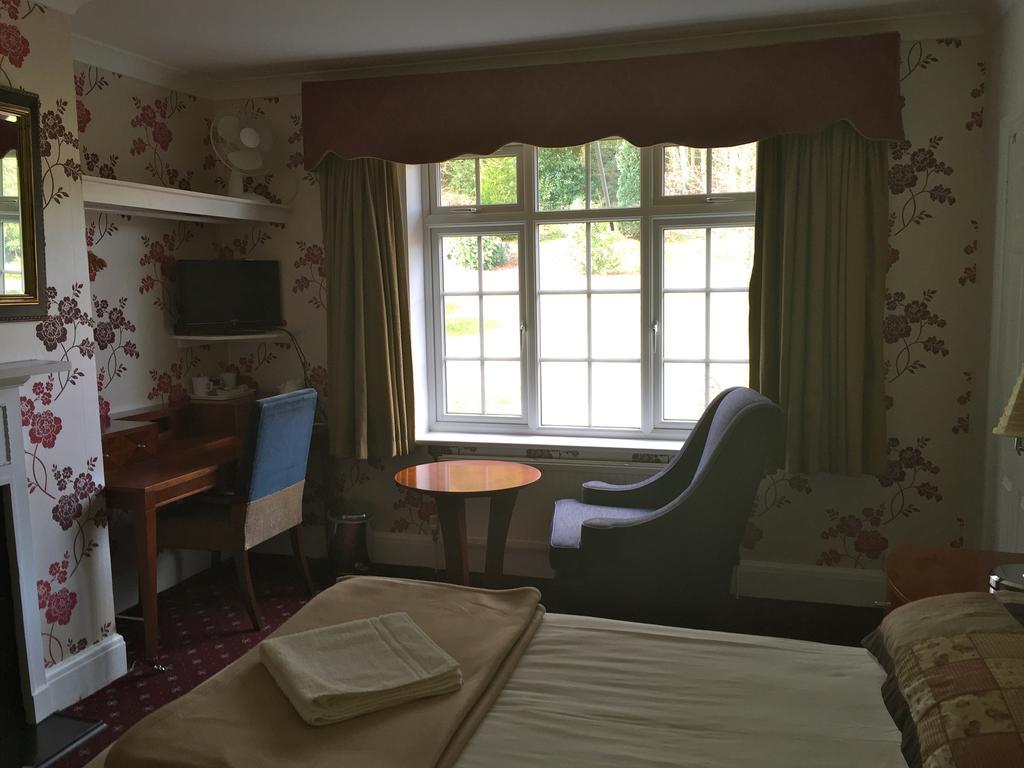 The Royal Standard Guest House Virginia Water Dış mekan fotoğraf